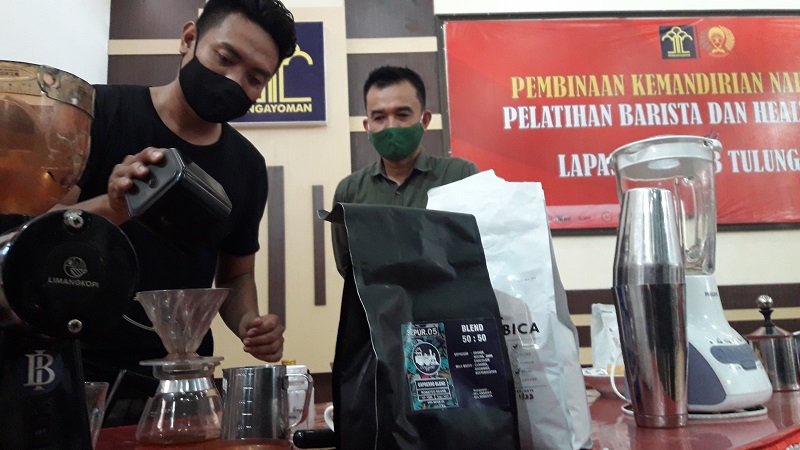 Napi di Lapas Tulungagung Dilatih Jadi Barista