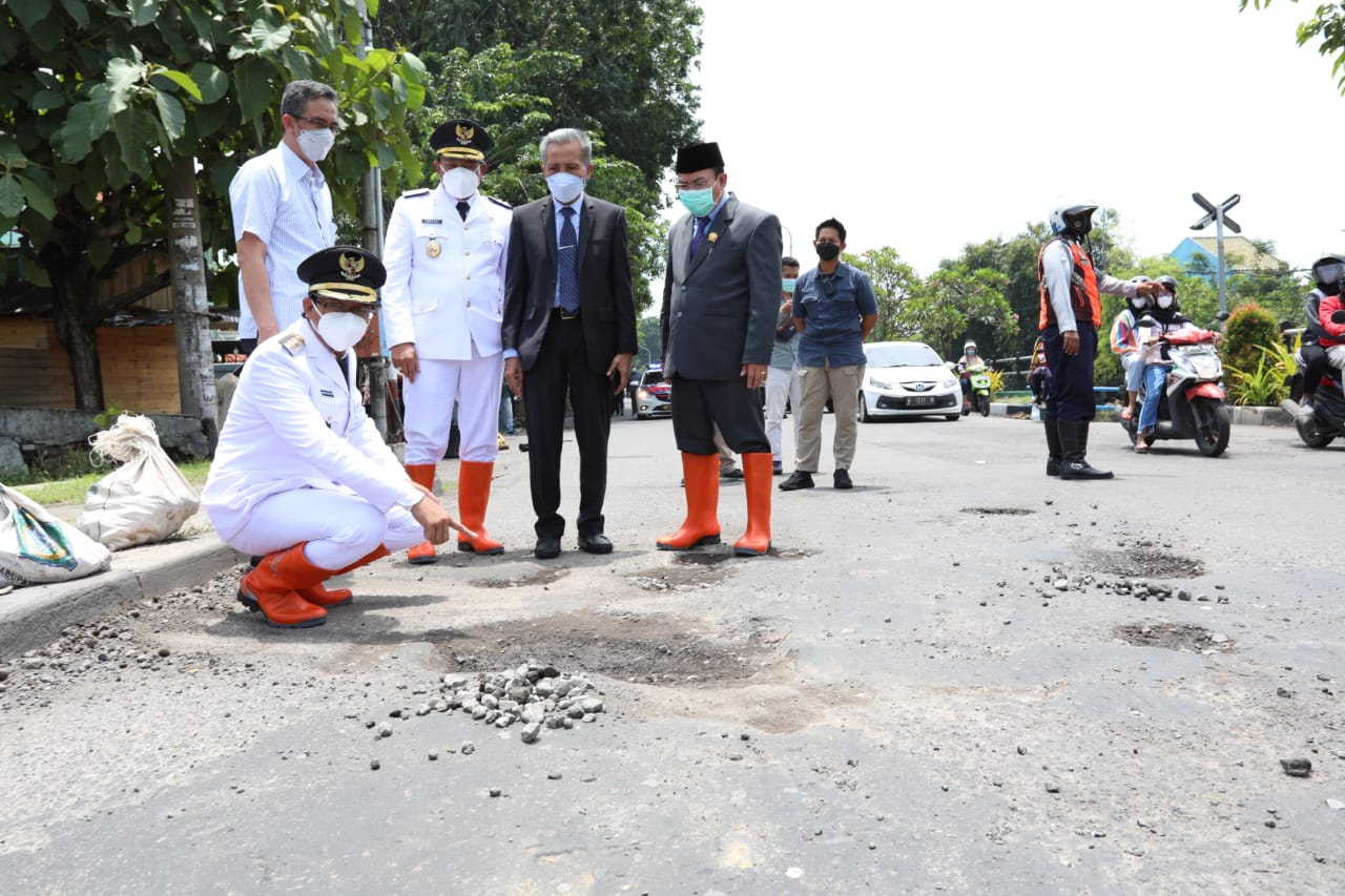 Antisipasi Jatuh Korban, Bupati dan Wabup Sepakat Minta Dinas Bina Marga Sidoarjo Perbaiki Kerusakan Jalan Provinsi