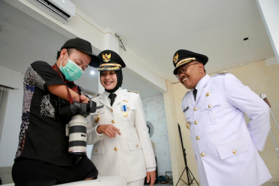 Bang Dzoel Fotografer Disabilitas, Bangga Menjadi Fotografer Pertama yang Memotret Bupati Banyuwangi
