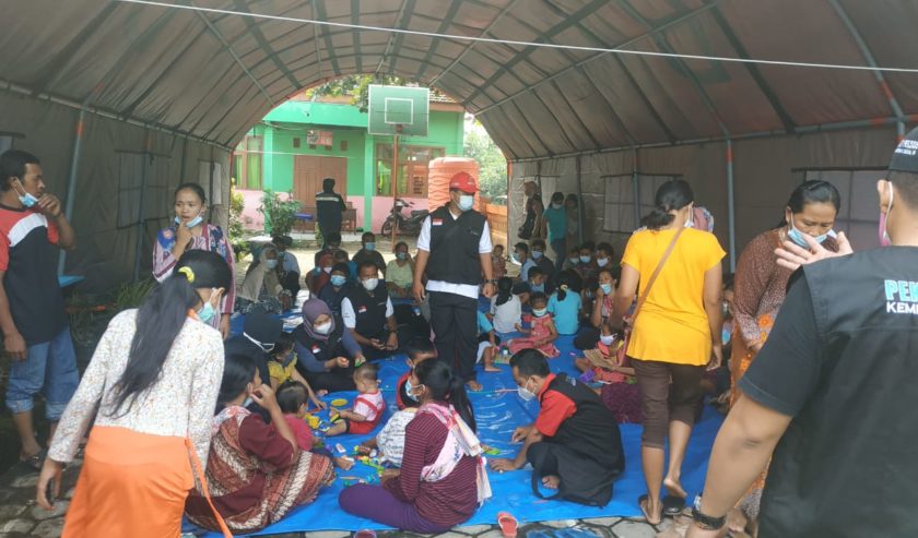 Belasan Pengungsi Longsor Nganjuk Keracunan