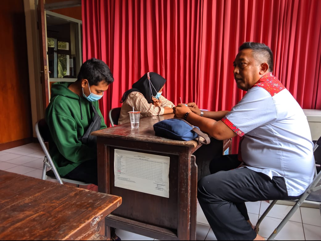 Digerebek Satpol PP Sedang Bercumbu di Kos, Pasangan Remaja Bojonegoro;  Saya Hanya Ciuman dan Meraba Pak