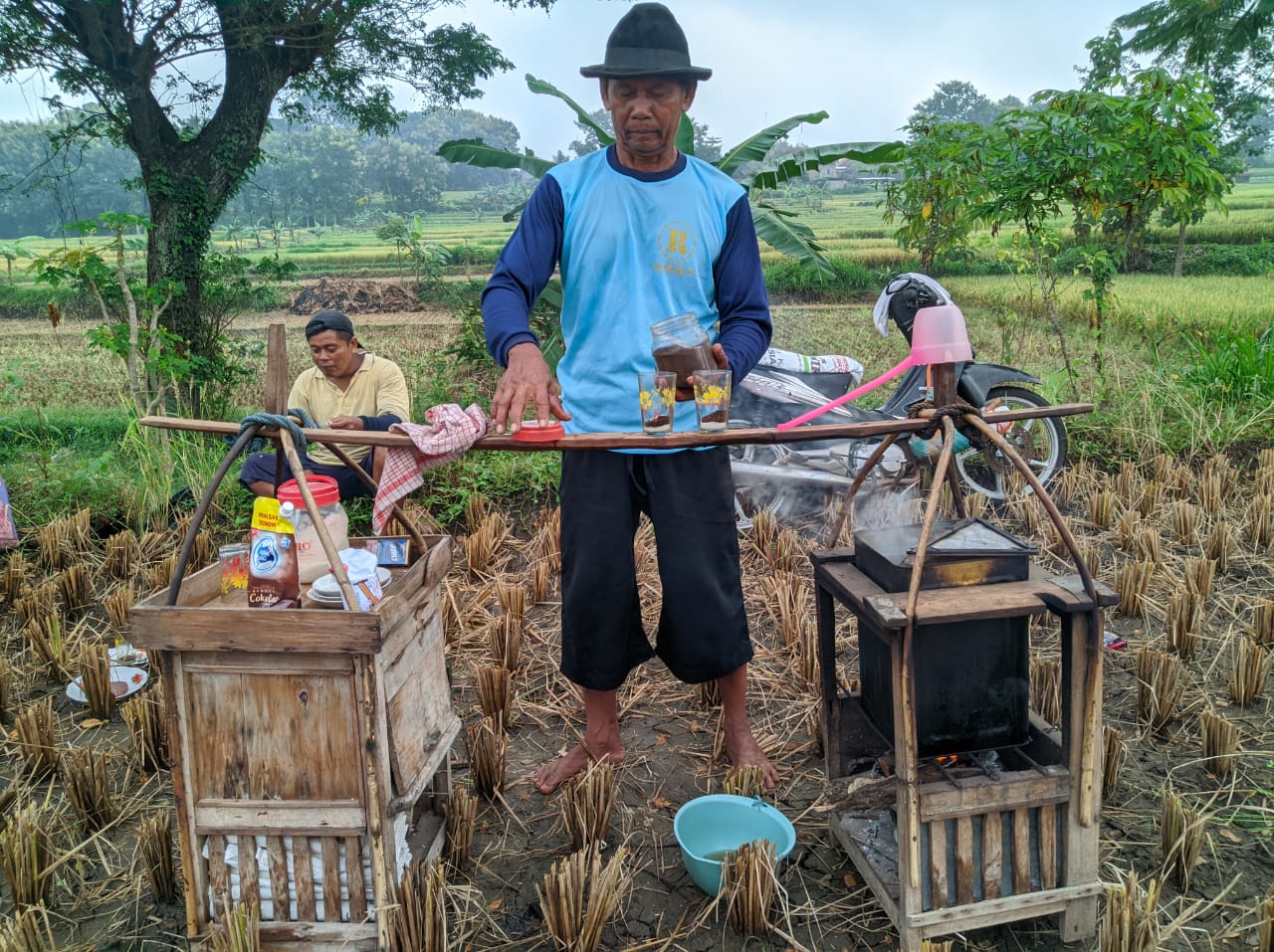 Tradisi di Ponorogo, Jualan Kopi Keliling Saat Panen Raya dengan Bayaran Gabah