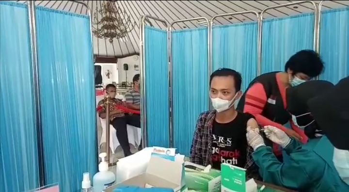 Puluhan Jurnalis Bojonegoro Jalani Vaksinasi, Bupati : Semoga Tidak Merasakan Efek Apa Pun