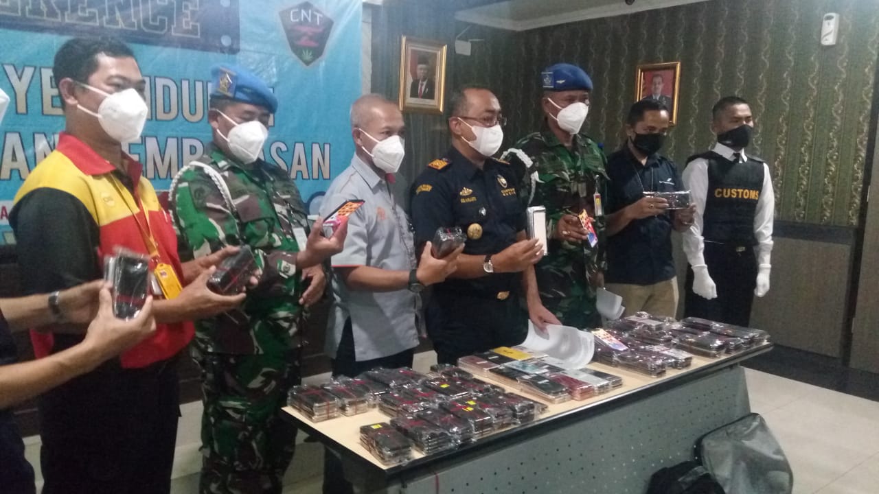 Ratusan I Phone Bekas dari Batam Diselundupkan ke Surabaya