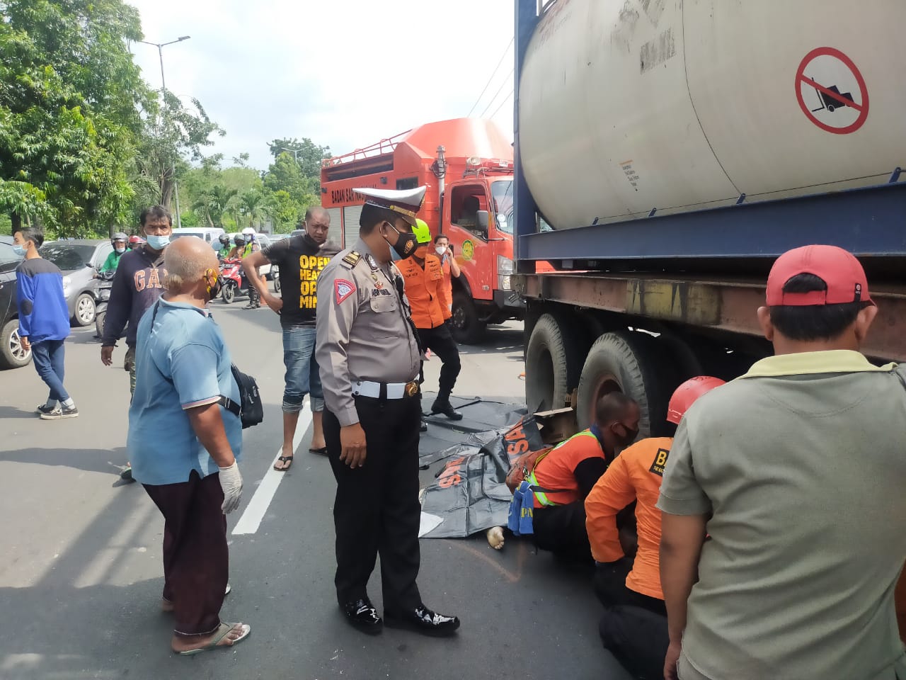 Pasutri Tertabrak Truk di Raya Waru Sidoarjo, Istri Luka Berat, Suami Meninggal Dunia