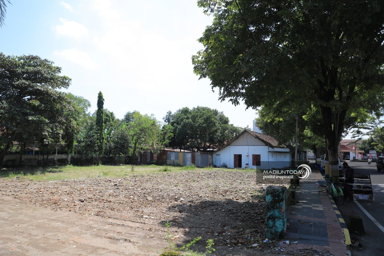 Lahan Eks Gedung SMP Negeri di Madiun Dialihfungsikan Sebagai Tempat Parkir