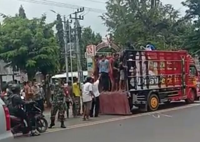 Viral Jenazah Probable Covid di Probolinggo Dijemput Paksa Warga dan Diangkut Truk