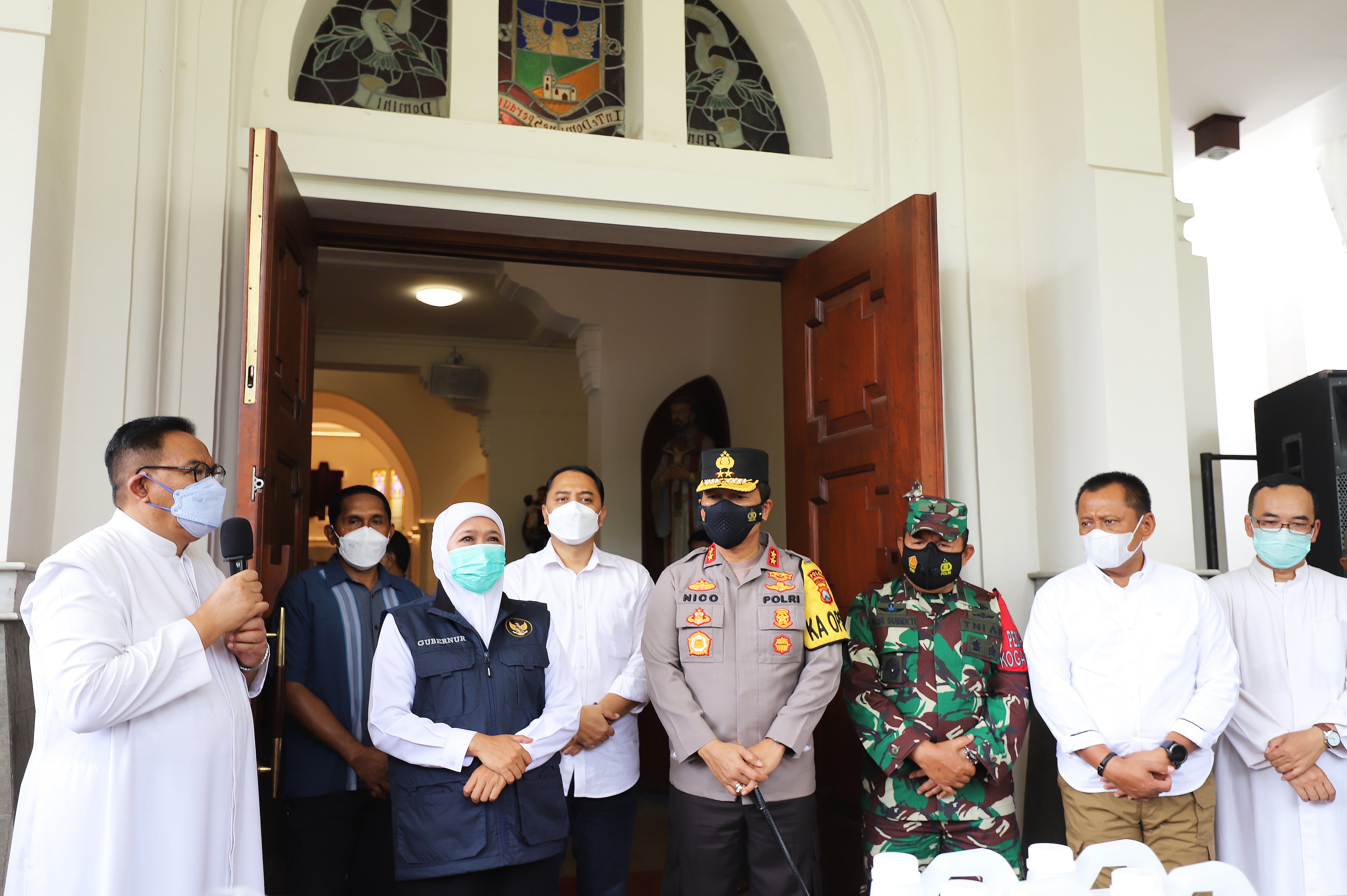 Pastikan Keamanan Paskah di Surabaya, Khofifah-Eri Cahyadi Datangi Gereja Katedral