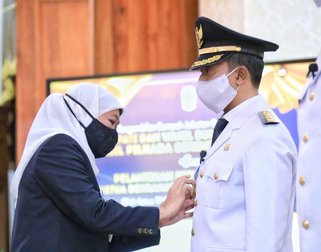 Gubernur Khofifah Lantik Bupati dan Wabup Pacitan