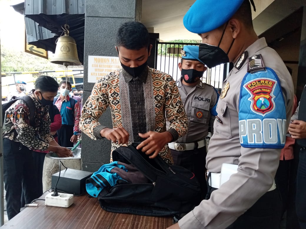 Polres Tulungagung Diperketat Penjagaannya, Masuk Diperiksa