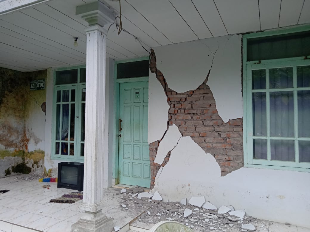 Wilayahnya Digoyang Gempa, Khofifah Minta Warga Jatim Gotong Royong