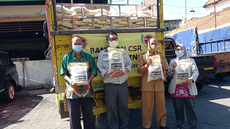 Selama Ramadan, 7 Ribu Lebih Warga Gresik Terima Bantuan Sembako dari PT Smelting