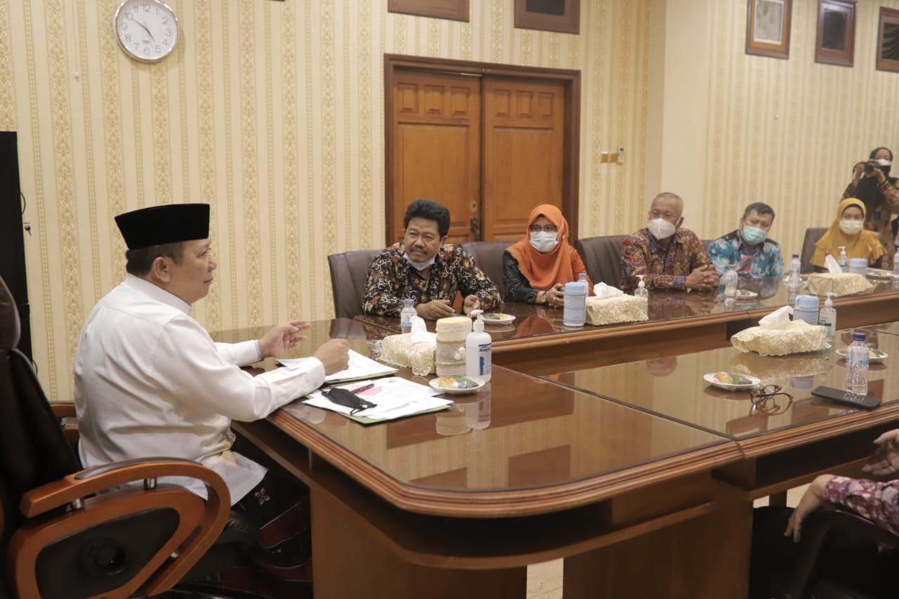 Rektor Unmuh Jember Minta Bupati Hendy Lanjutkan Program Beasiswa di Zaman Faida