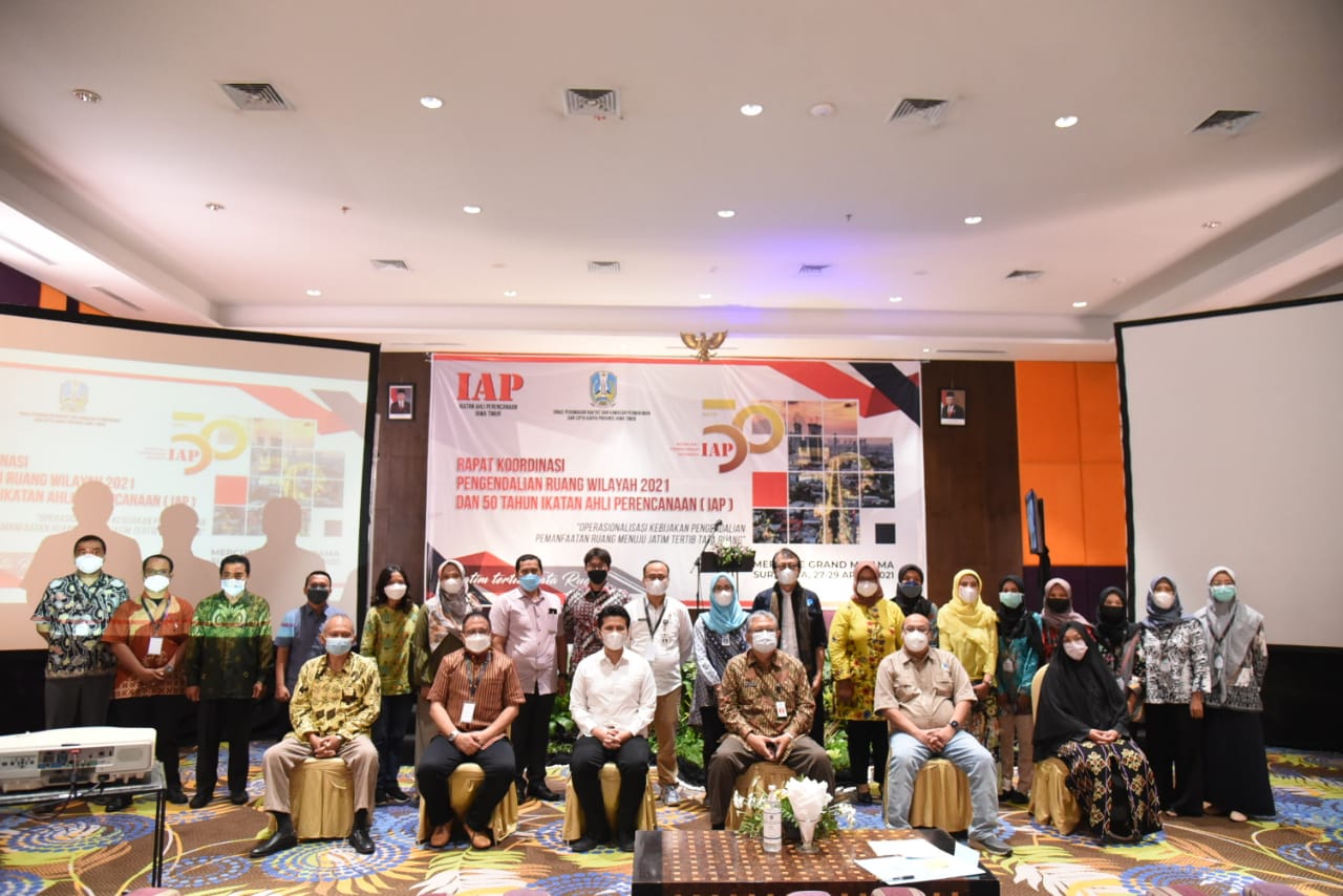 Dorong Iklim Investasi di Jatim, Wagub Emil Ingatkan Masalah Kemudahan Perizinan