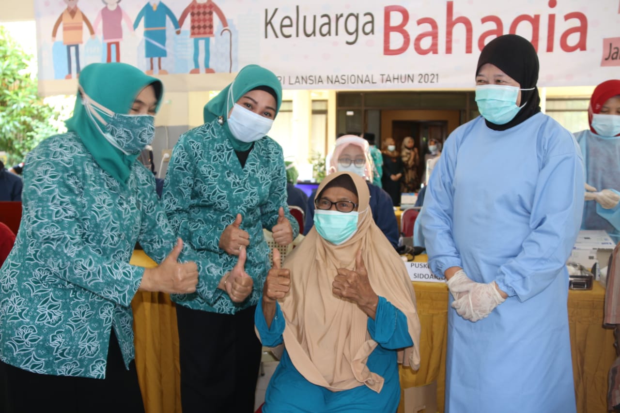 Hari Lansia Nasional Ke-25 Ditandai Gebyar Vaksinasi Lansia Sidoarjo