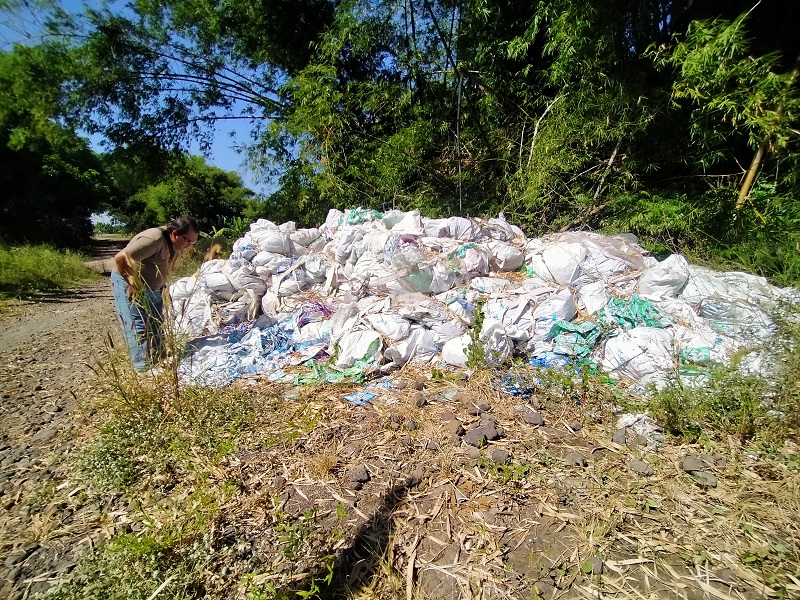 Timbunan Sak Limbah B3 Resahkan Warga Desa Kenep, Pasuruan