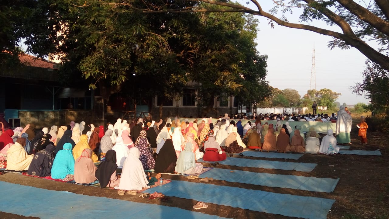 Warga Korban Lumpur Jadikan Salat Idul Fitri untuk Temu Kangen