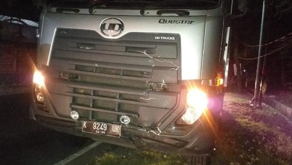 Innalilahi, Pasutri Asal Brondong Ini Tewas di Jalan Tanjakan Setelah 'Dicium' Tronton