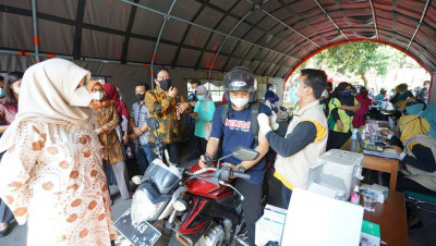 Pacu Vaksinasi dengan Strategi Drive Thrue, 243.032 Warga Banyuwangi Sudah Divaksin