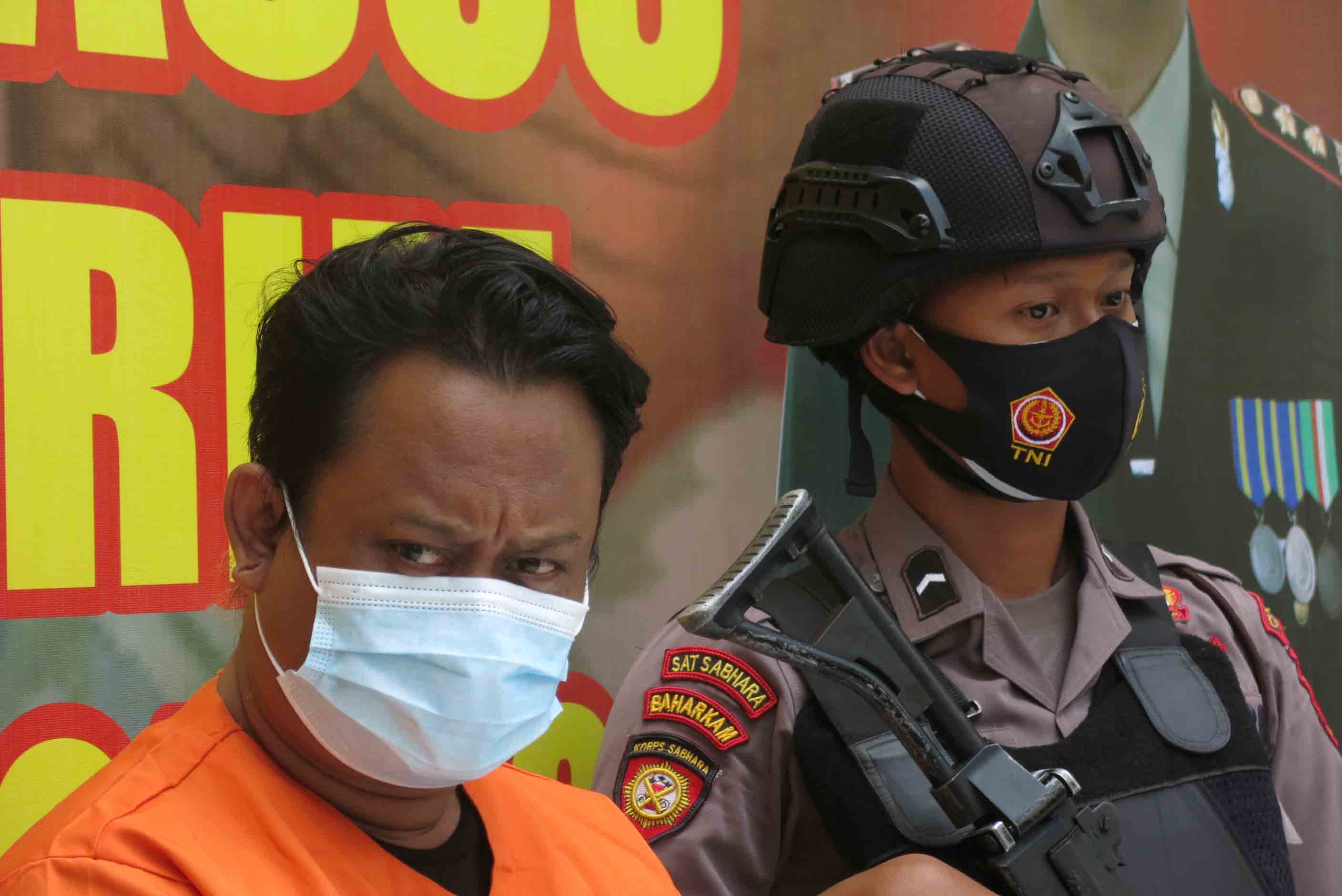 Hanya Karena Senggolan, Pria ini Sabetkan Samurai
