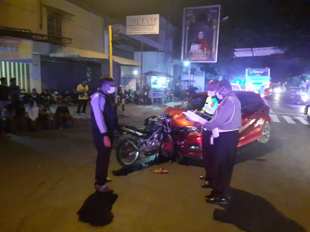 Adu Banteng Dengan Mobil, Pengendara Sepeda Motor Meninggal di Tempat