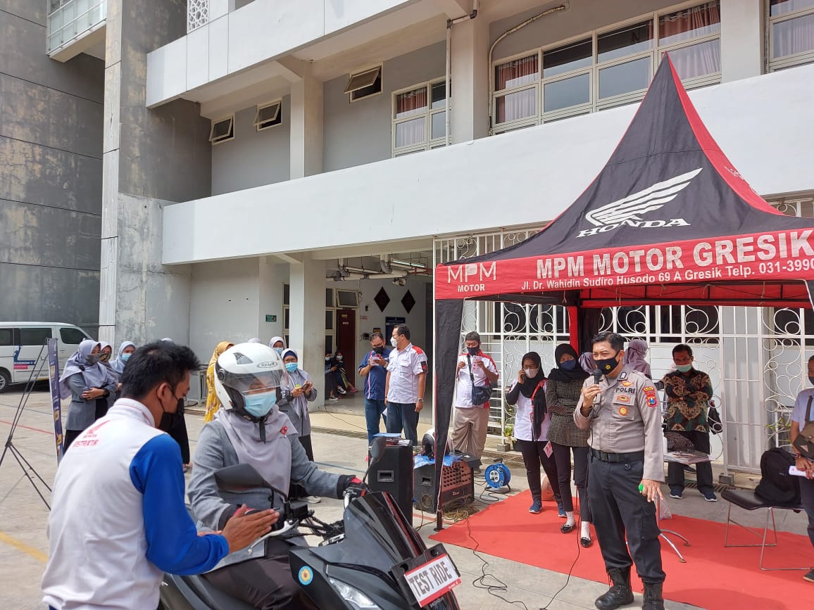 Gandeng Satlantas Polres Gresik , MPM Honda Jatim Berikan Edukasi Safety Riding di Universitas Muhammadiyah Gresik