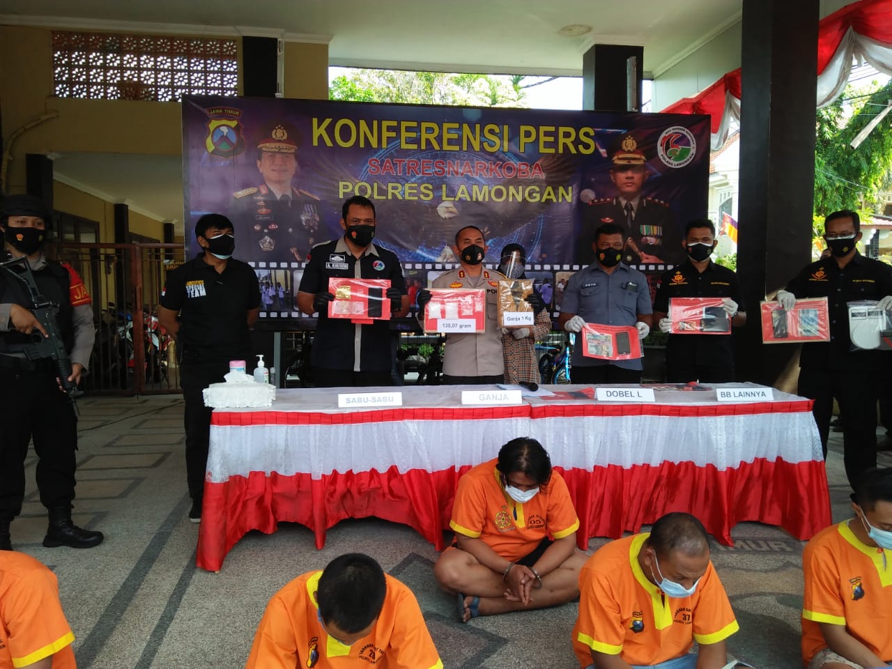 Peredaran Narkotika di Lamongan Dibongkar, 1 Kg Ganja dan 135 Gram Sabu Diamankan