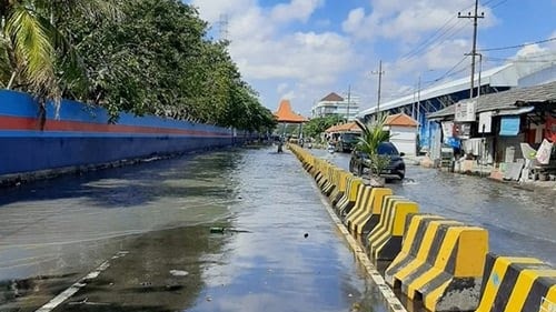 Warga Pesisir Pantai Surabaya Mohon Waspada, Sepekan ke Depan Ada Potensi Banjir Rob