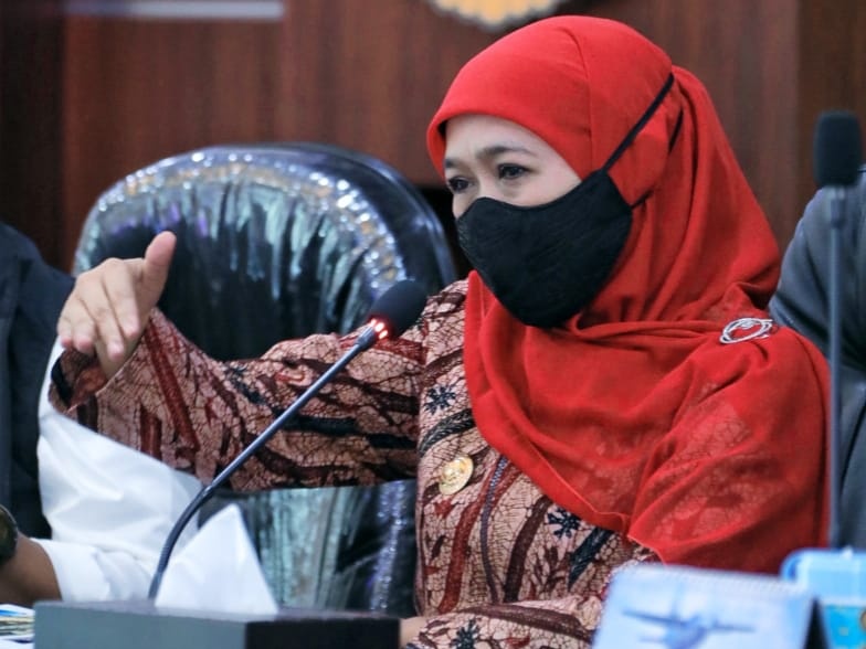 Gubernur Jatim Khofifah Indar Parawansa positif Covid-19 lagi. 