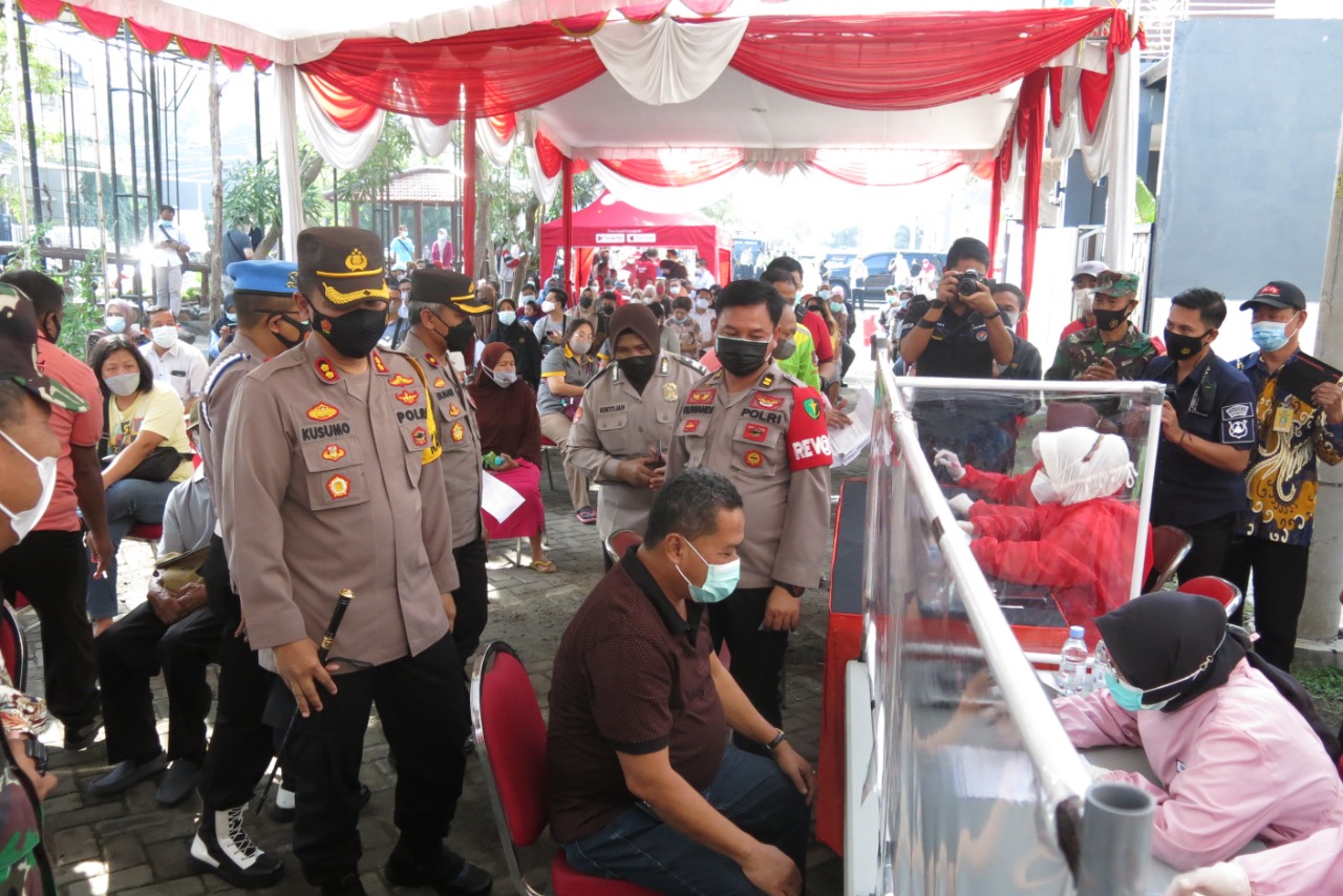 Gelar Vaksinasi di Perumahan, Kapolresta Sidoarjo Ajak Warga Tidak Lengah