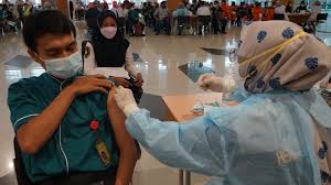 Petugas dan Anggota Komunitas Bandara Internasional Juanda Mendapat Vaksinasi Dosis Kedua