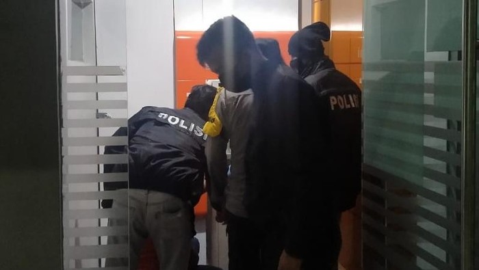 Wani Rabi Ora Wani Bondo! Pria di Blitar Congkel Mesin ATM untuk Modal Nikah