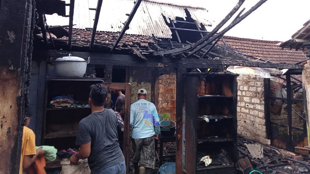 Rumah Petani di Tuban Terbakar, Uang Tunai Rp 20 Juta Ikut Ludes