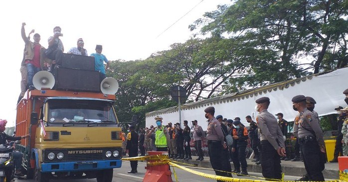 Warga Madura Demo Wali Kota Surabaya, Tak Terima Ada Penyekatan di Suramadu