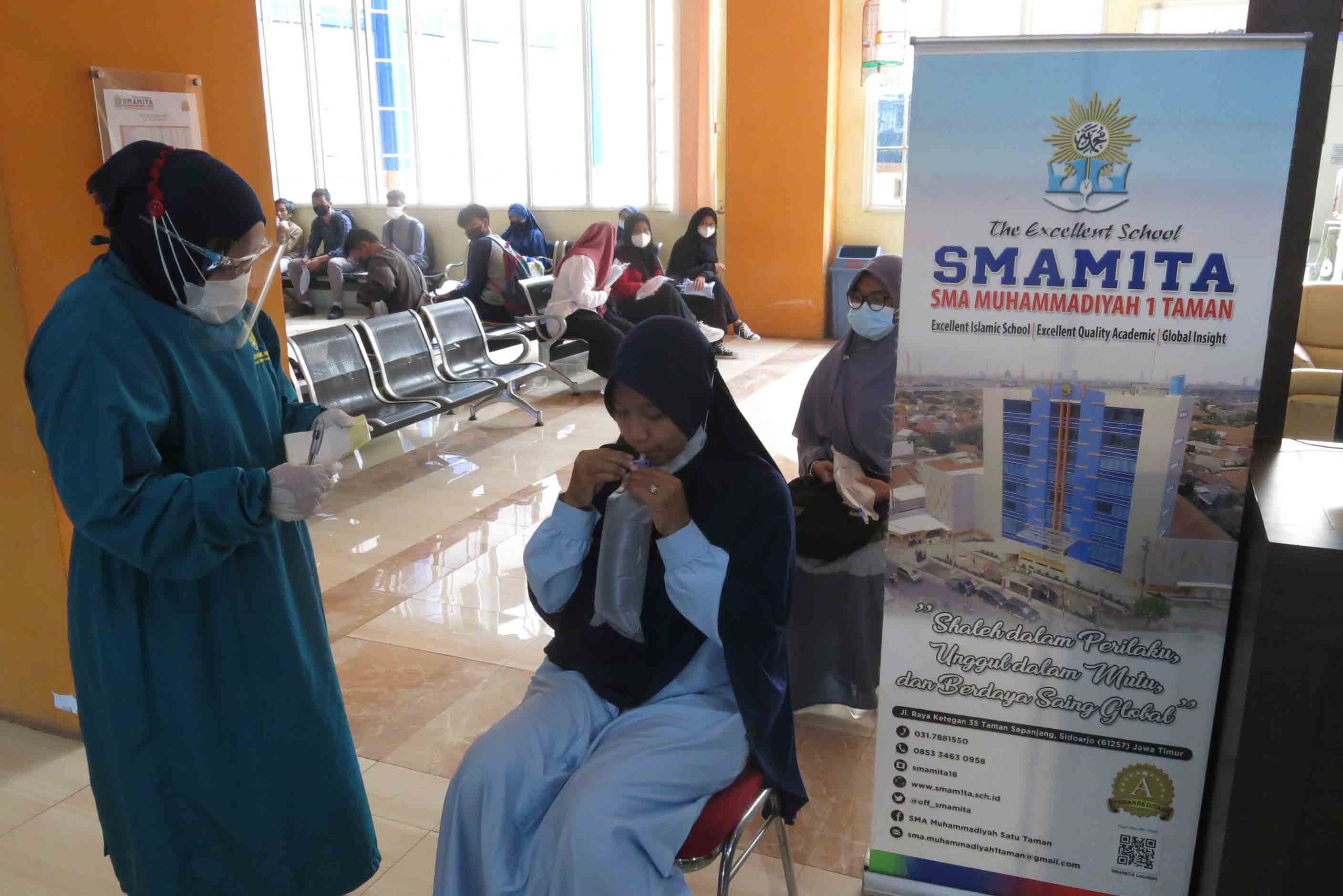 Smamita Sidoarjo Gelar GeNose Kepada Para Muridnya untuk Deteksi Dini Penyebaran Covid-19
