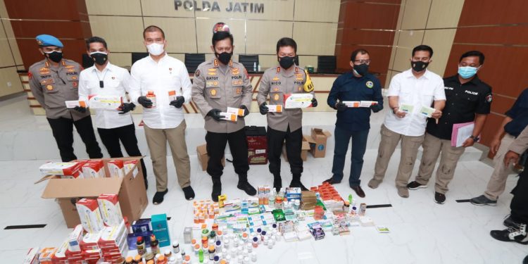 Polda Jatim Sita Obat dan Vitamin Yang Dijual dari Rumah