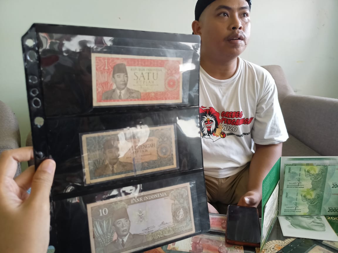 Tak Laku Dibelikan, Pria Ini Hasilkan Cuan Dari Uang Kuno