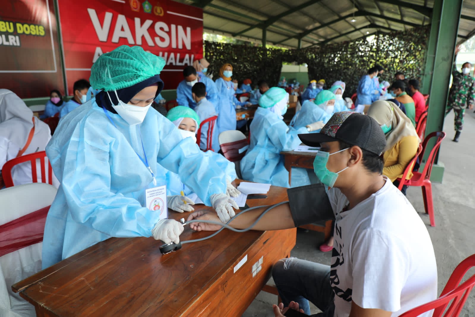 Vaksinasi Massal di Yon Arhanud-8, Bupati Gus Muhdlor Kerahkan 1.000 Relawan