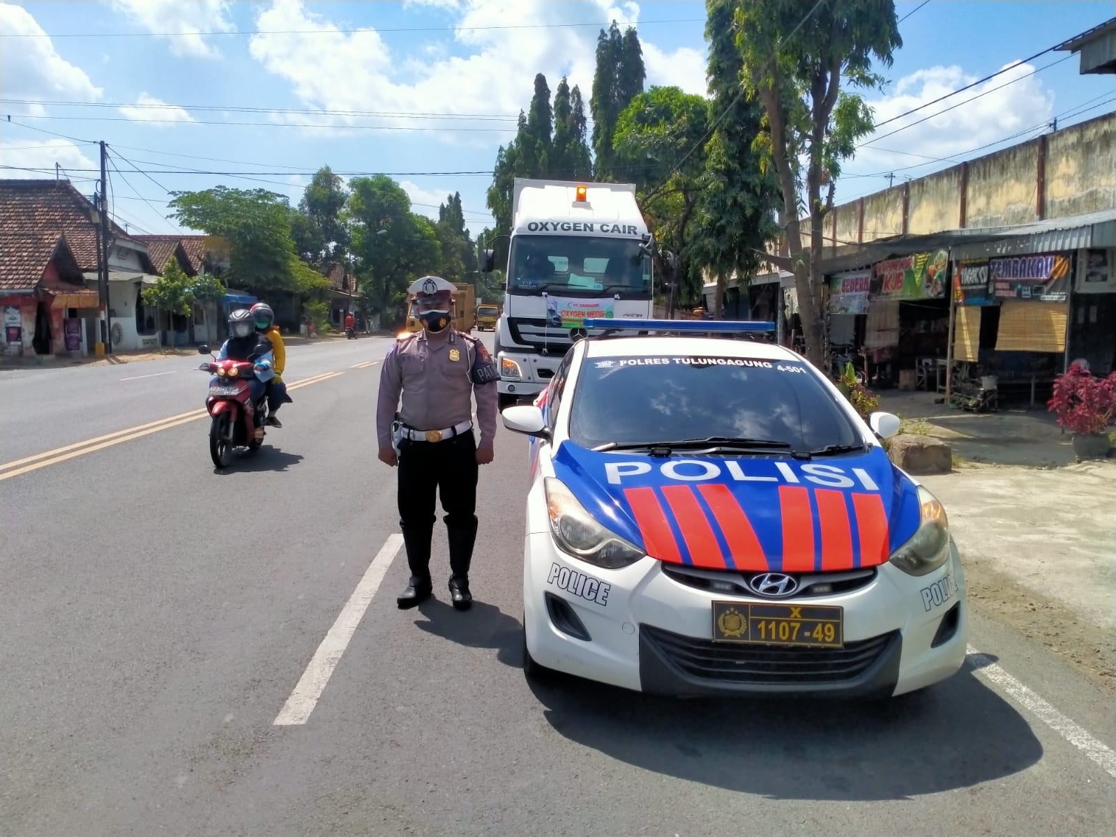 Antisipasi Terjadi Penjarahan, Polres Tulungagung Kawal Pengiriman Oksigen Medis ke RSUD