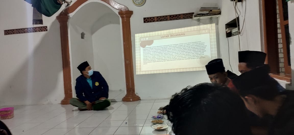 Di Tengah Pandemi Mahasiswa UTM Ini Berikan Sosialisasi dan Pelatihan Digitial Marketing di Tuban