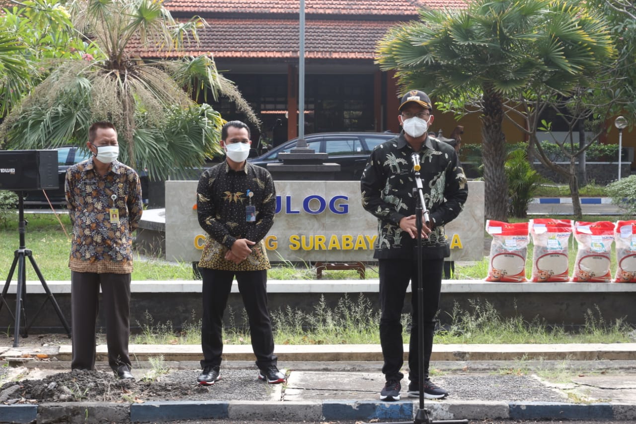 Warga Sidoarjo Mendapatkan 830 Ton Beras Dari Pemerintah Pusat, Bupati Mengawali Penyalurannya