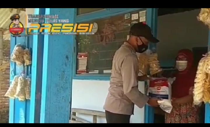 Polisi Nganjuk Bantu Percepat Pembagian Bansos PPKM Darurat