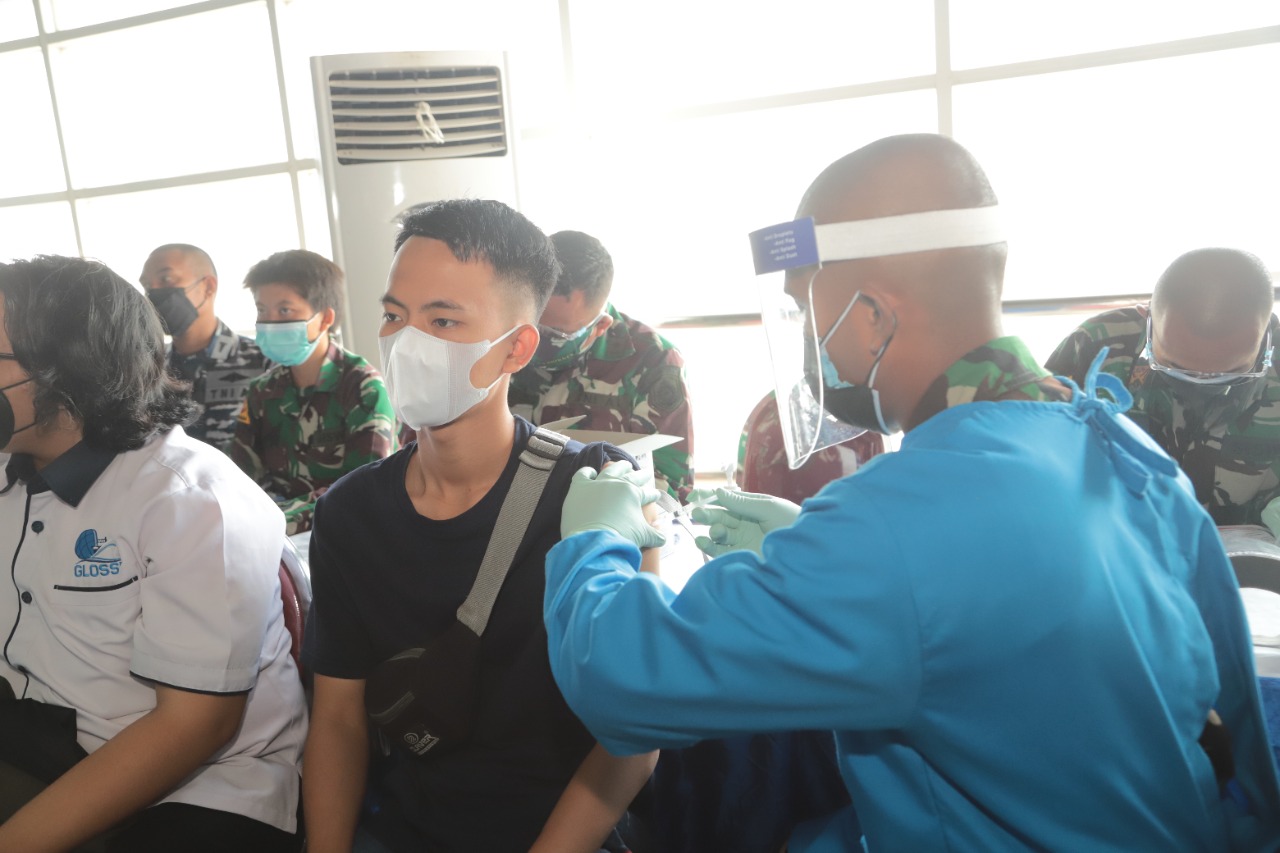  Seribu Vaksin Untuk Pekerja Pelabuhan Tanjung Perak