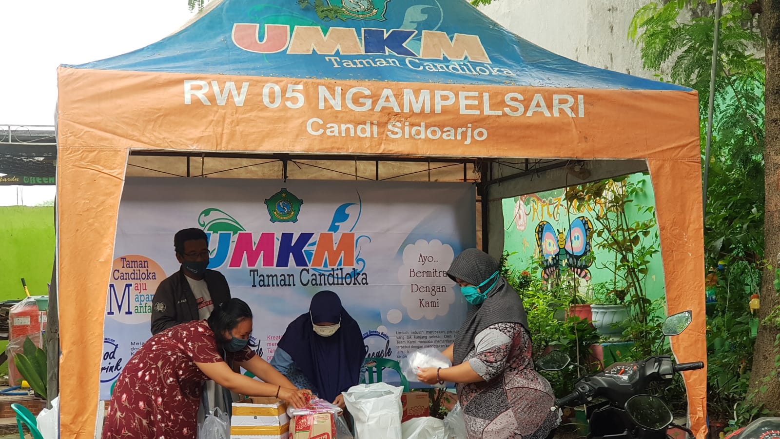 Pelaku UMKM Desa Ngampelsari Candi Terpanggil Ikut Bantu Warga Isoman