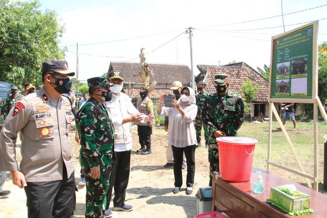 Kasdam dan Wakapolda Jatim Datangi Lamongan, Ingatkan Masyarakat Jadikan Prokes sebagai Kebutuhan