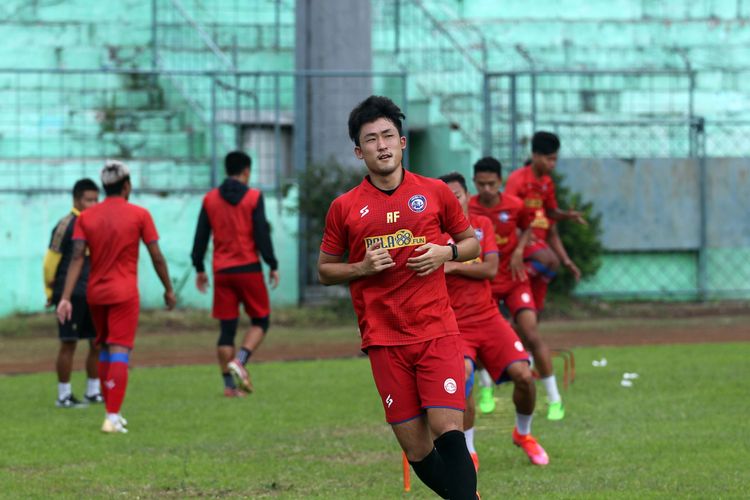 Ketika Legiun Asing Arema FC Menerima Daging Hewan Kurban, Ini Tanggapanya