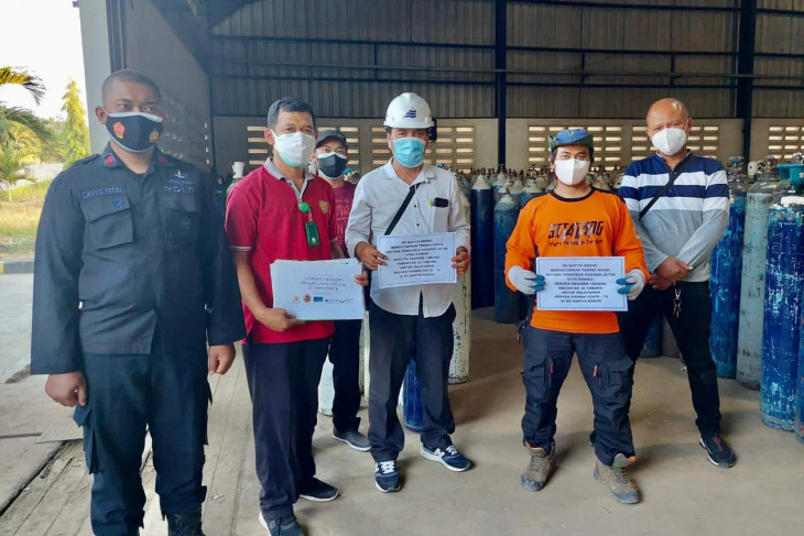 PT Smelting dan Kagama Bantu 1.500 Tabung Oksigen
