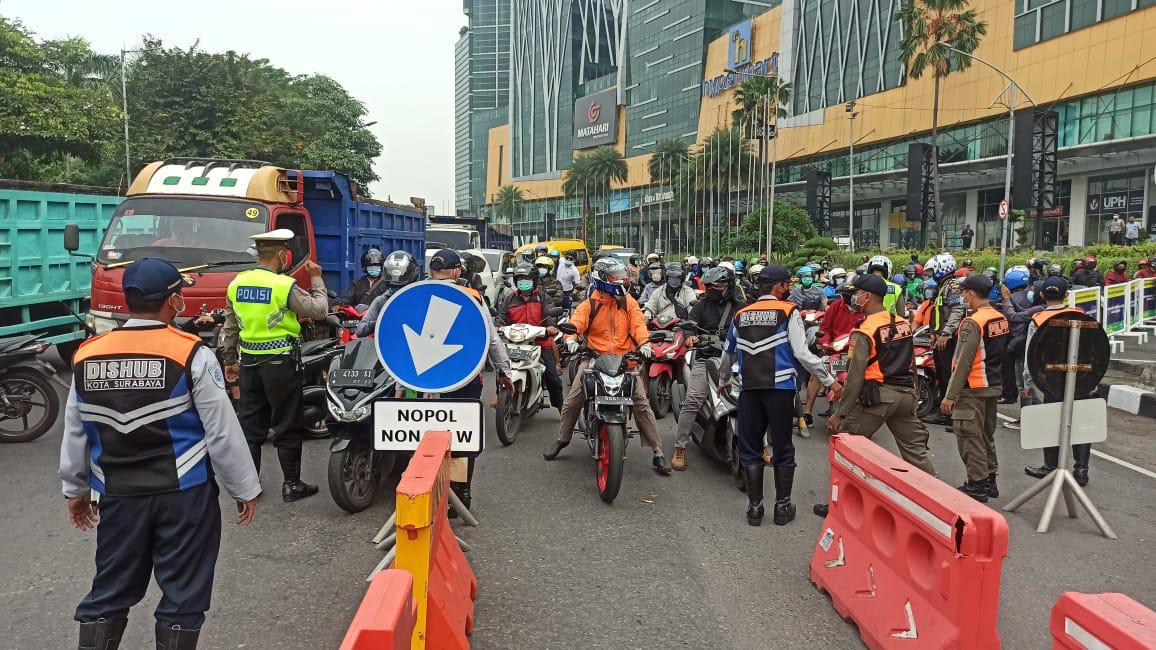 Selama PPKM, Volume Kendaraan di Surabaya Turun 60 Persen