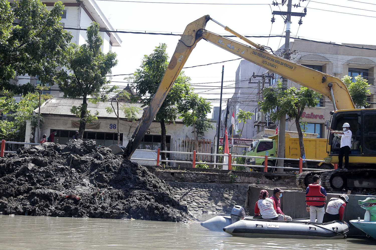 Musim Kemarau Tiba, Normalisasi Kalimas Surabaya Dimulai
