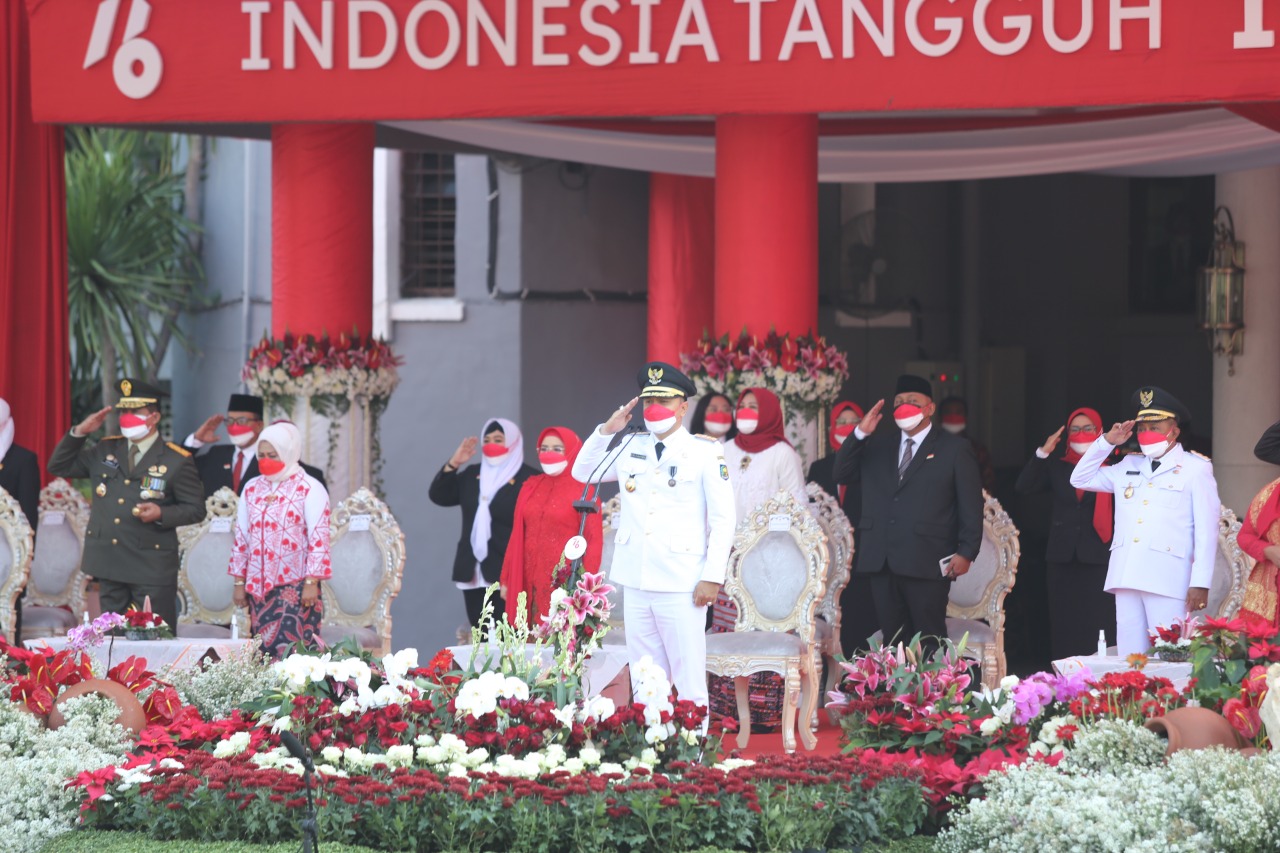 Pimpin Upacara Kemerdekaan RI, Wali Kota Surabaya Harap Juga Segera Merdeka dari Covid-19